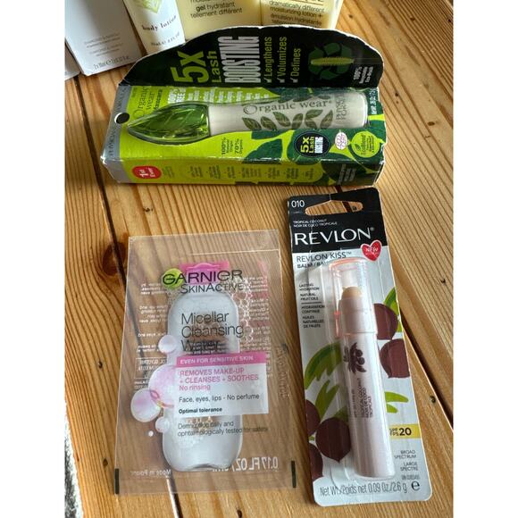 NEW Clinique Dramatically different lotion 4.7oz and other free items - Picture 8 of 10